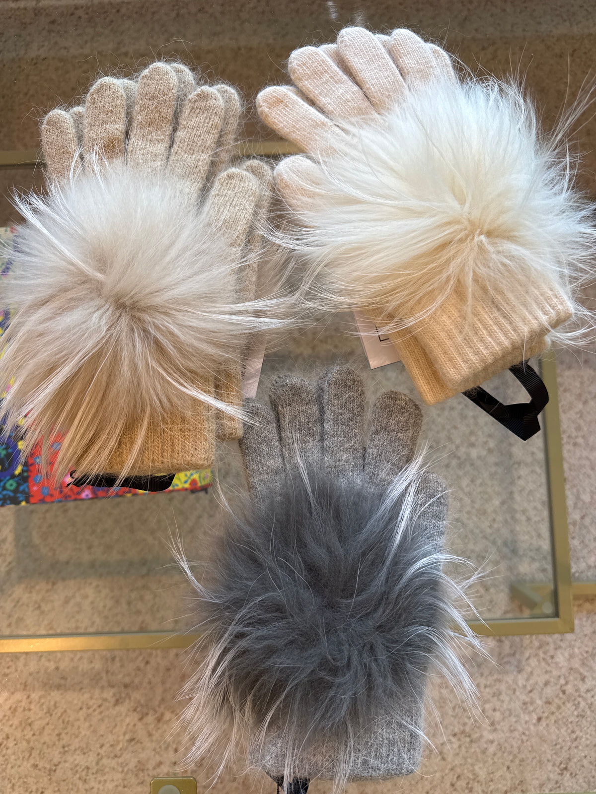 Pom Angura Glove